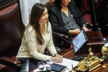 MDn9J8UuA_360x240__1