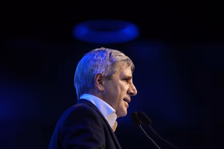 el-ministro-de-economia-luis-caputo-en-el-HCAY3U3RDVBGRMX2SKNUOTIRNI