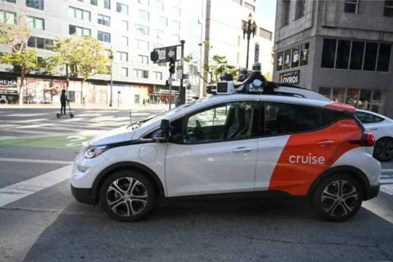 Robotaxi-Cruise-768x512