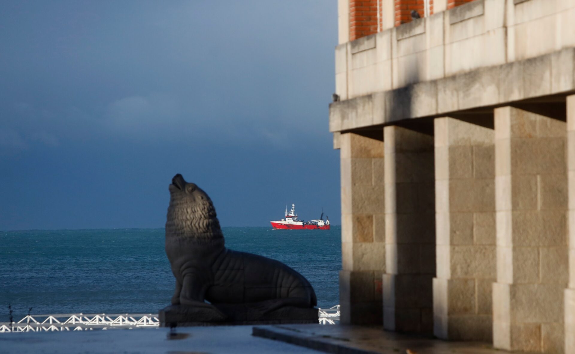 lobo-marino-monumento-mar-del-plata-clima-playa-rambla