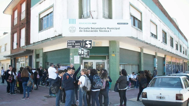 ESMET Escuela secundaria municipal de educacion tecnica (2)