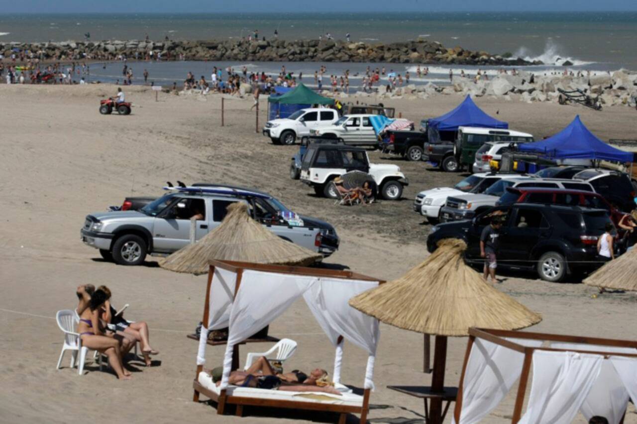 las-4x4-se-recortan-en-el-paisaje-de-las-playas-5V5FAYCP3BB55GKA3TYUXSJHEM