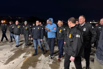 las-fotos-y-videos-de-la-llegada-de-nicolas-2ZMCNHG4NVAZRNI4JAM75RKJAE