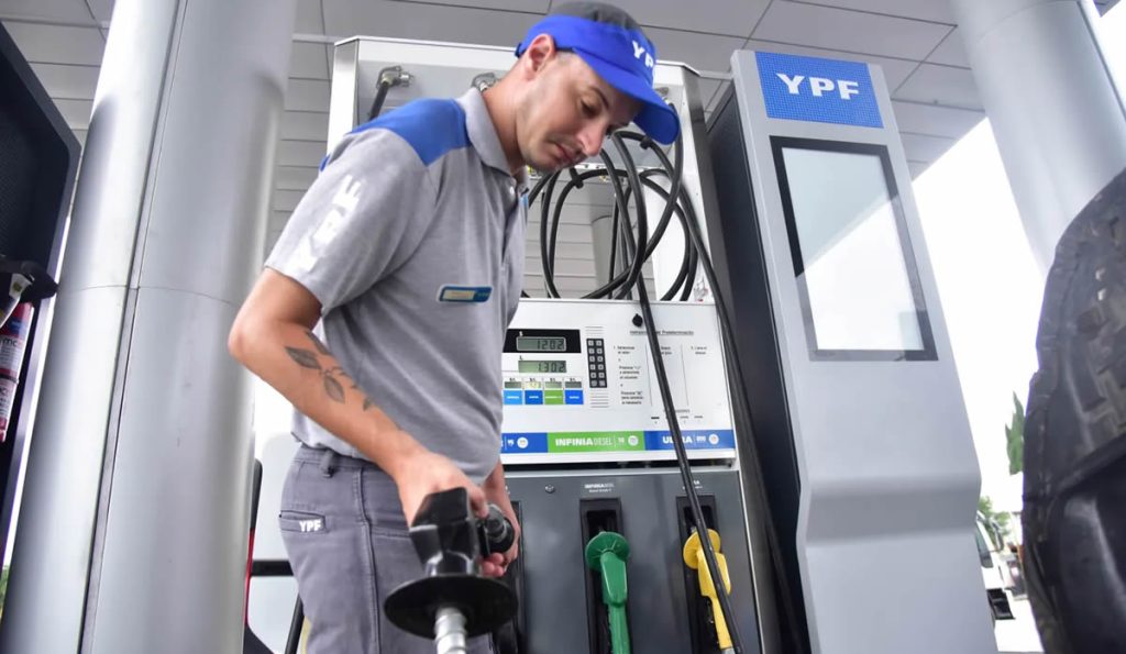 Los-aumentos-de-los-combustibles-comenzaron-a-modificar-el-comportamiento-en-los-surtidores-1024x595