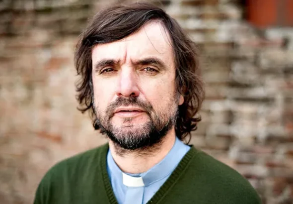 padre-pepe-di-paola-el-cura-villero-que-freno-la-baja-de-la-edad-de-imputabilidad-en-la-provincia-de-buenos-aires-foto-gentileza-agencia-paco-urondo-HBEYQZBS4ZARDMJCGJLPDLBQGU (1)